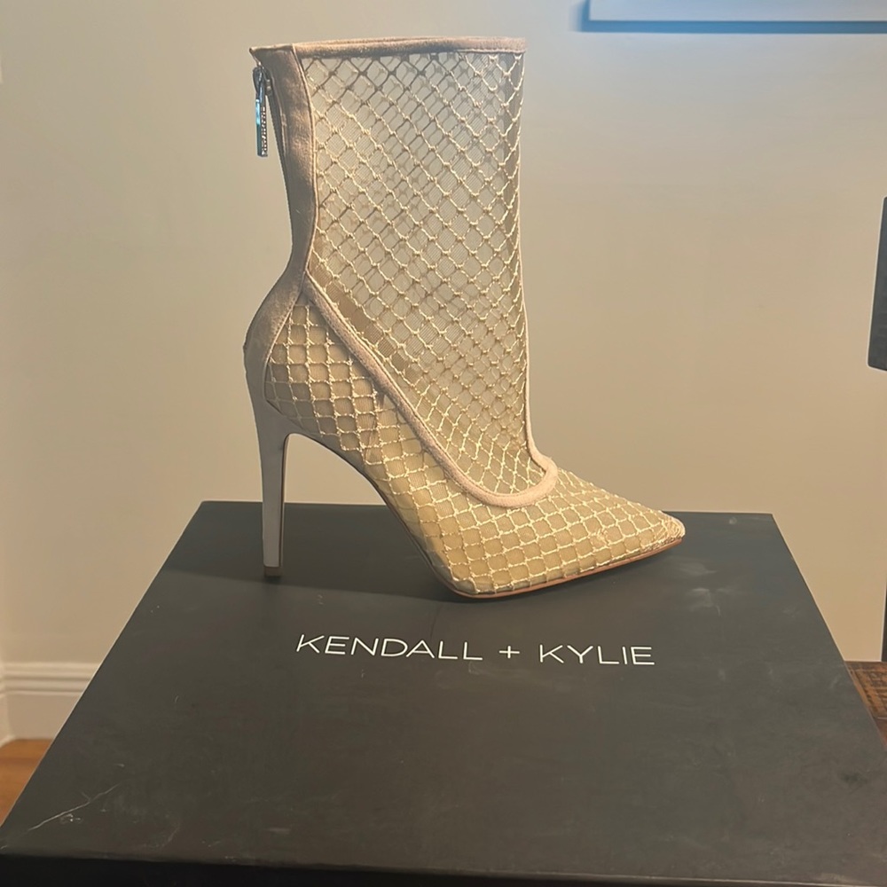 KENDALL + KYLIE pointed toe stilettos